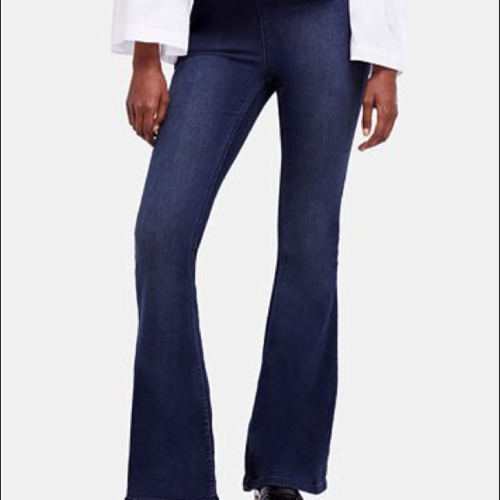 Free People dark denim flare jean. Size 25